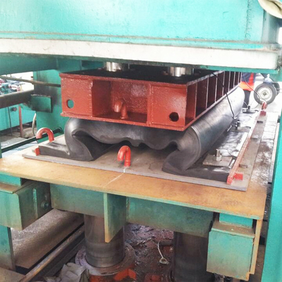 Umur Panjang V Type Fender Boat Dock Fender Untuk Marine Mooring