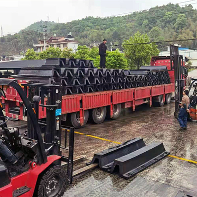 417kNm Arch Rubber Fender NR 500H Perlindungan Dock Warna Hitam
