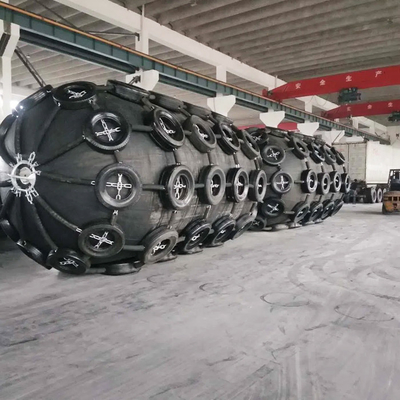 2.0 * 3.5M Floating Pneumatic Rubber Fender 50kPa 80kPa Untuk Docking Kapal