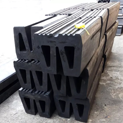 PIANC2002 Bersertifikat Tug Boat Bumper Karet Alam Moulding Ketahanan Air Mata