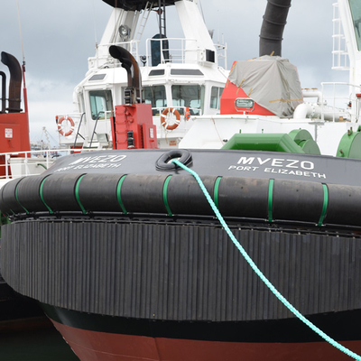 Elastisitas Keselamatan Fender Tug Boat Tugas Berat Untuk Berthing