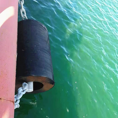 Perahu Kapal Pelabuhan Laut Fender Karet Silinder Kinerja Tinggi
