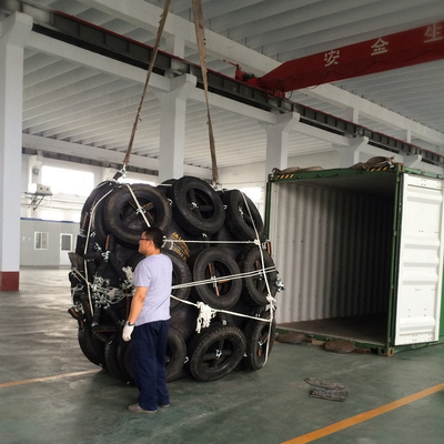 Tarik Tinggi Karet Hitam Pneumatik Fender Karet Yokohama 4.5 * 12.0m Untuk Kapal Besar