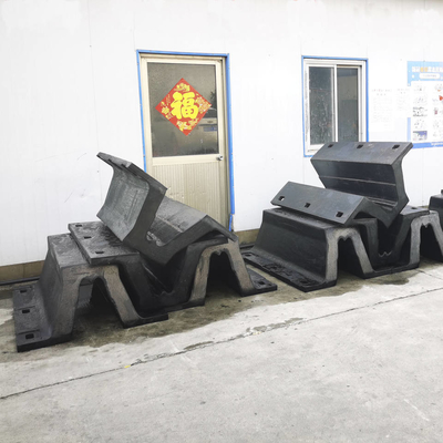Daya Tahan Kompresi Tinggi Arch Rubber Fender Tugas Berat Perlindungan Gaya Reaksi Rendah