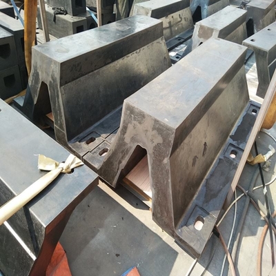 Daya Tahan Kompresi Tinggi Arch Rubber Fender Tugas Berat Perlindungan Gaya Reaksi Rendah