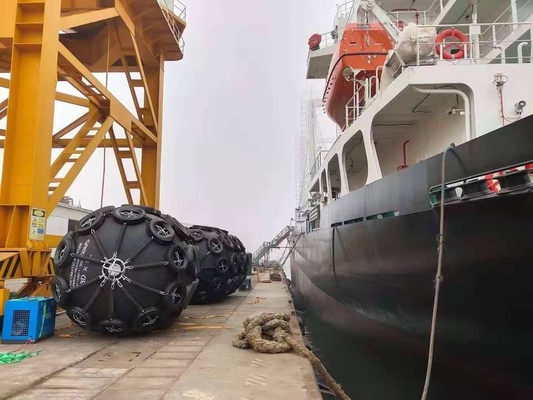 Fender Karet Pneumatik Maritim Tekanan Tinggi Untuk Operasi / Transfer Sts