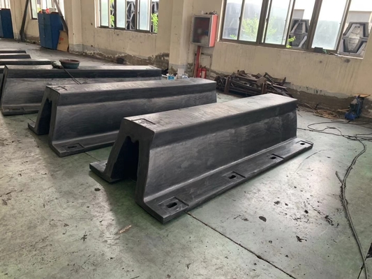 Sistem Fender Kapal Karet Bentuk V Bentuk Disesuaikan Oem Untuk Kapal / Laut