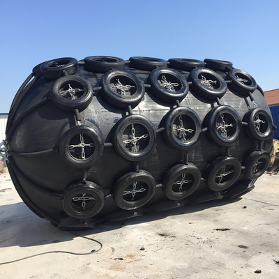 Kapal Laut 50kPa Pneumatic Fender Karet Dengan Ban Dan Rantai Melindungi Kapal Pelabuhan