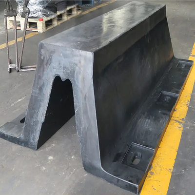 Fender Dock Karet yang Diekstrusi Bumper Bentuk V Kekuatan Tarikan 8 Mpa