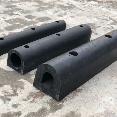 Fender Tipe D yang Dapat Diandalkan Bantalan Bantalan Tonggak Laut Penanda Saluran Pelampung Fender Sudut Kapal