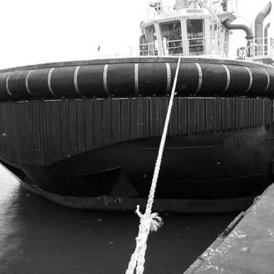 Fender Ban Tugboat Fender Silinder Bumper Tugboat untuk Docking dan Mooring