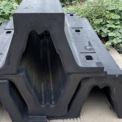 Tipe Fender V yang disesuaikan untuk RoRo Marinir dan Roll On Roll Off Terminal