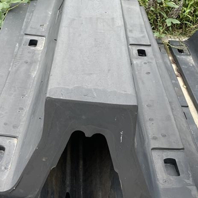 Tipe Fender V yang disesuaikan untuk RoRo Marinir dan Roll On Roll Off Terminal