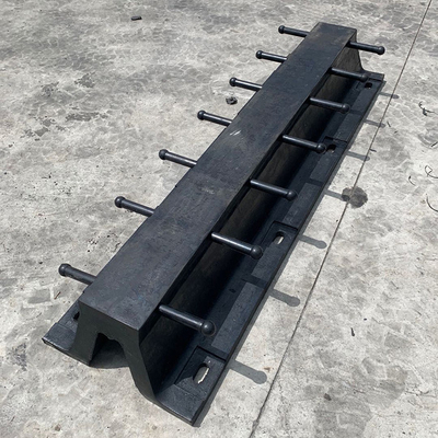 Tipe Fender V yang disesuaikan untuk RoRo Marinir dan Roll On Roll Off Terminal