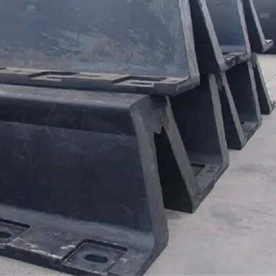 Fender tipe V yang disesuaikan dengan ketebalan yang dibutuhkan untuk perlindungan laut