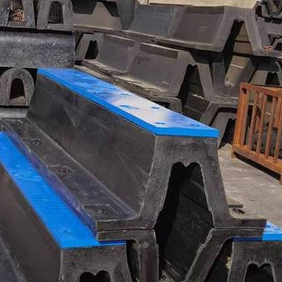 Fender tipe V yang disesuaikan dengan ketebalan yang dibutuhkan untuk perlindungan laut