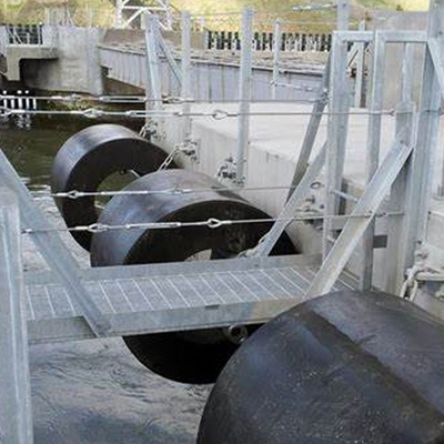 Fender Laut Silinder Peralatan Perlindungan Laut Fender Murah Untuk Operasi Pelabuhan