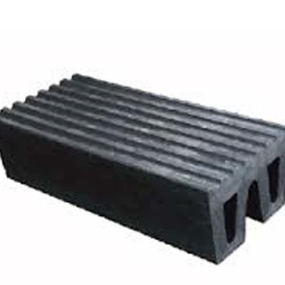 Black Shock Tug Boat Fenders Marine Fenders Peralatan Pelabuhan Untuk Perlindungan Pelabuhan