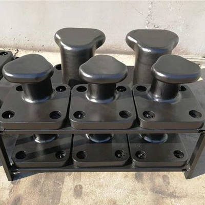 Ketahanan Angin Bollards Mooring Korosi Tahan Pier Post Untuk Terminal Kapal Kargo