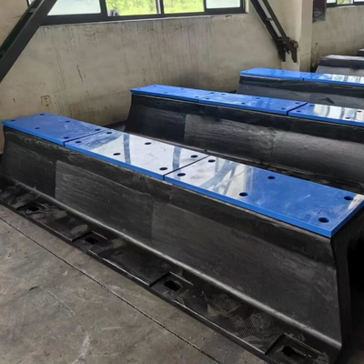 Fender karet kapal laut jenis V untuk dermaga