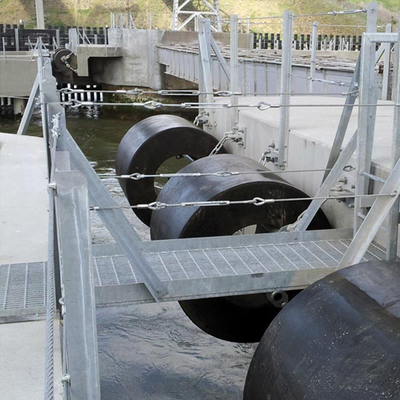 Fender laut silinder karet untuk dermaga perahu kapal