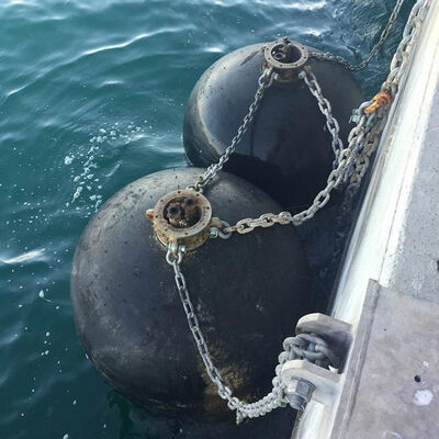 Konstruksi Karet yang tahan lama Fender bawah air Penghambatan energi yang sangat baik Tahan cuaca