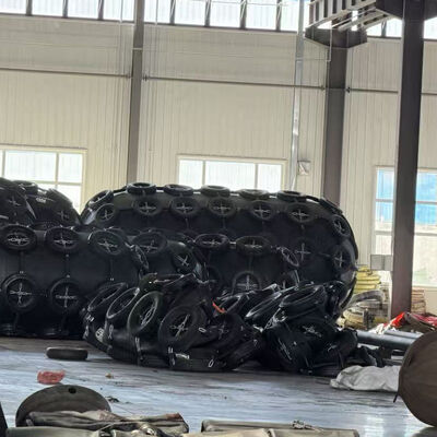 Fender Pneumatik Fender karet Yokohama dengan kekakuan udara yang kuat Resistensi tekanan tinggi dan desain fleksibel untuk perlindungan laut