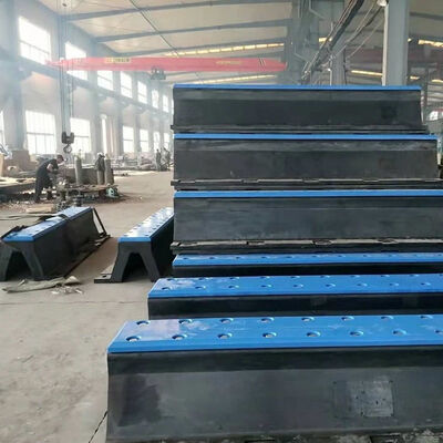 Fender karet lengkungan tahan korosi untuk perlindungan beban berat dan kinerja docking yang stabil