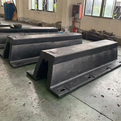 Fender karet lengkungan untuk perlindungan lambung kapal laut dengan ketahanan cuaca ekstrem dan efisiensi rebound yang tinggi